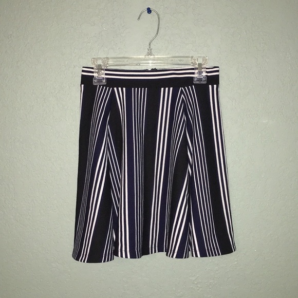 Striped black and white skirt - Picture 1 of 1